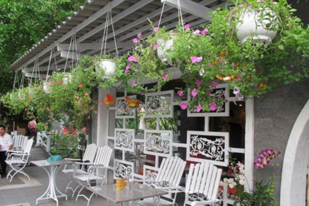 Mái hiên bằng ngói