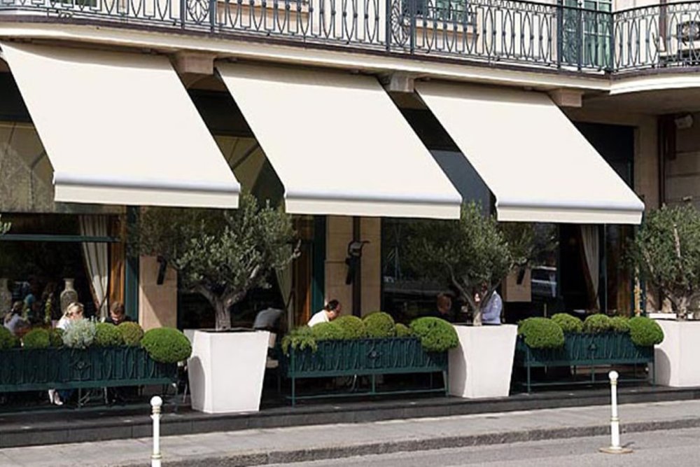 Mái che hiên nhỏ gọn