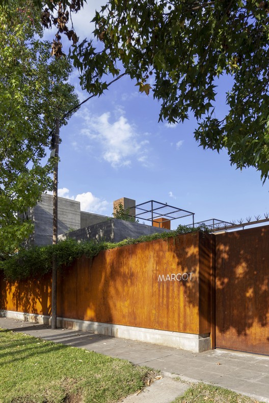 Margot Restaurant_01