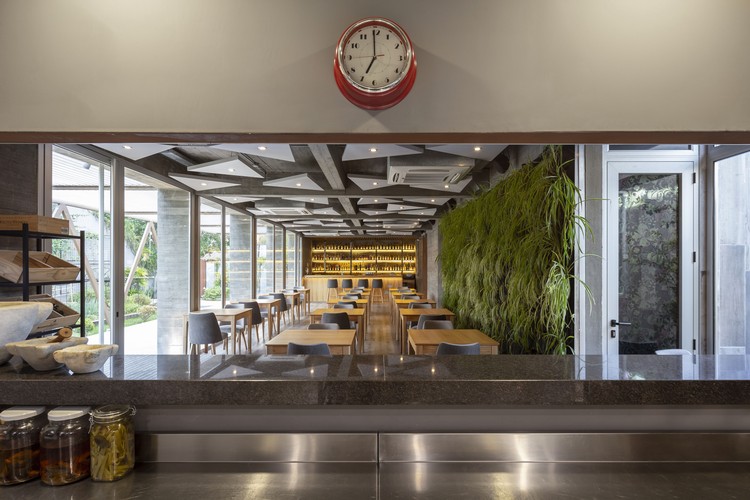 Margot Restaurant_10